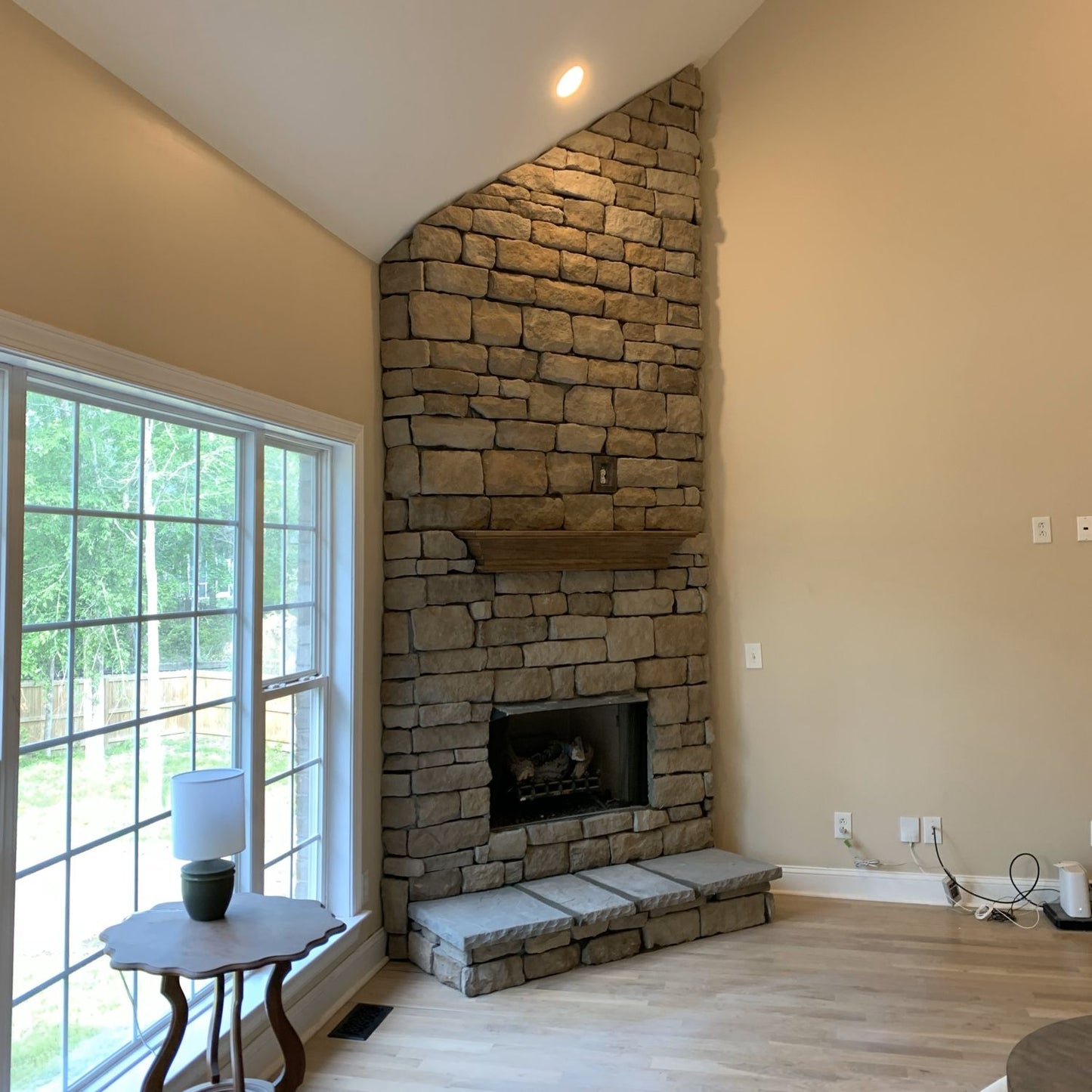 Stone Veneer - Capstone / Hearthstone Bluestone - Mountain View Stone