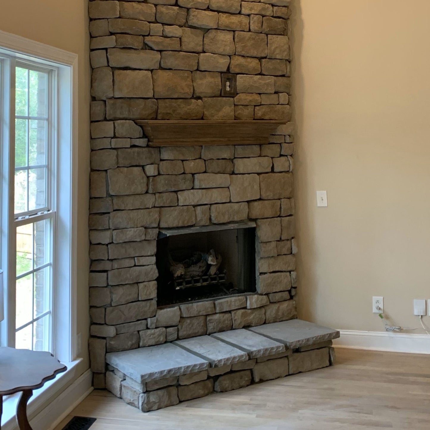 Stone Veneer - Capstone / Hearthstone Bluestone - Mountain View Stone