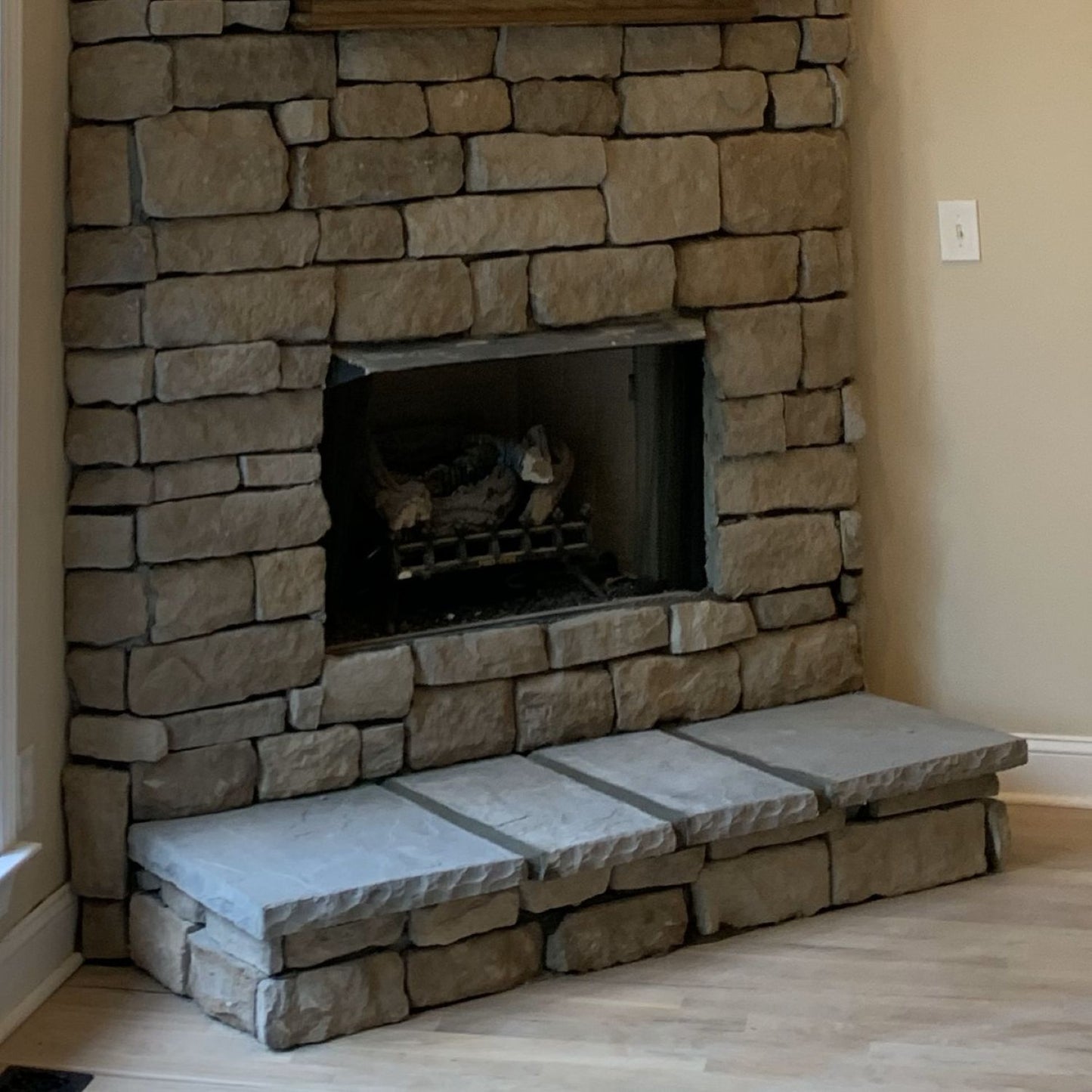 Stone Veneer - Capstone / Hearthstone Bluestone - Mountain View Stone