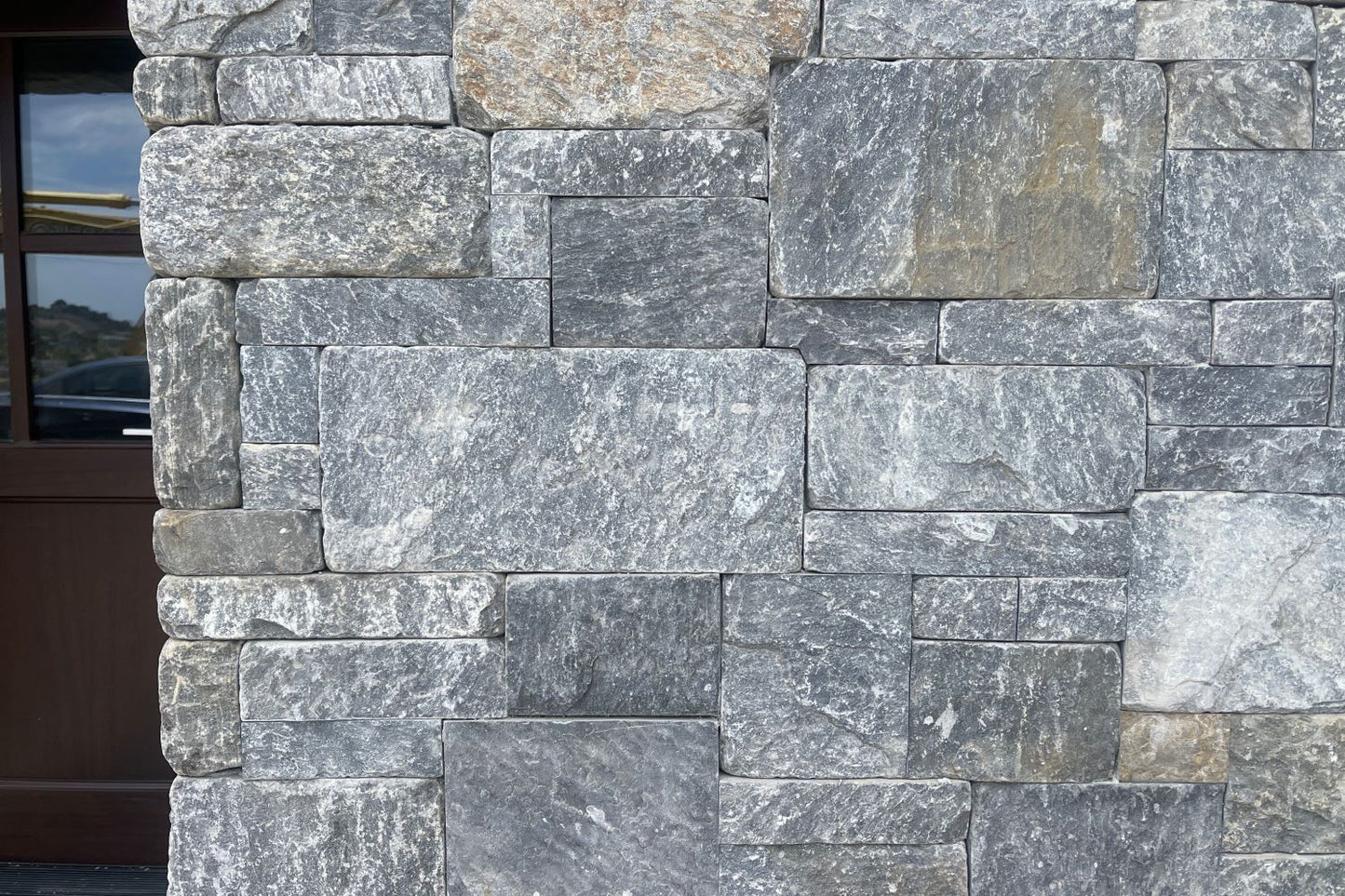 Stone Veneer - Hackett Stone Kona - Mountain View Stone