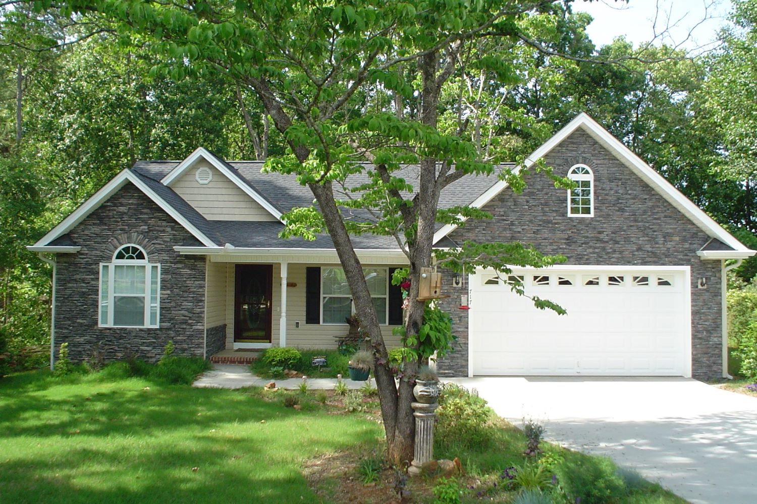 Stone Veneer - Ledge Stone Midnight - Mountain View Stone