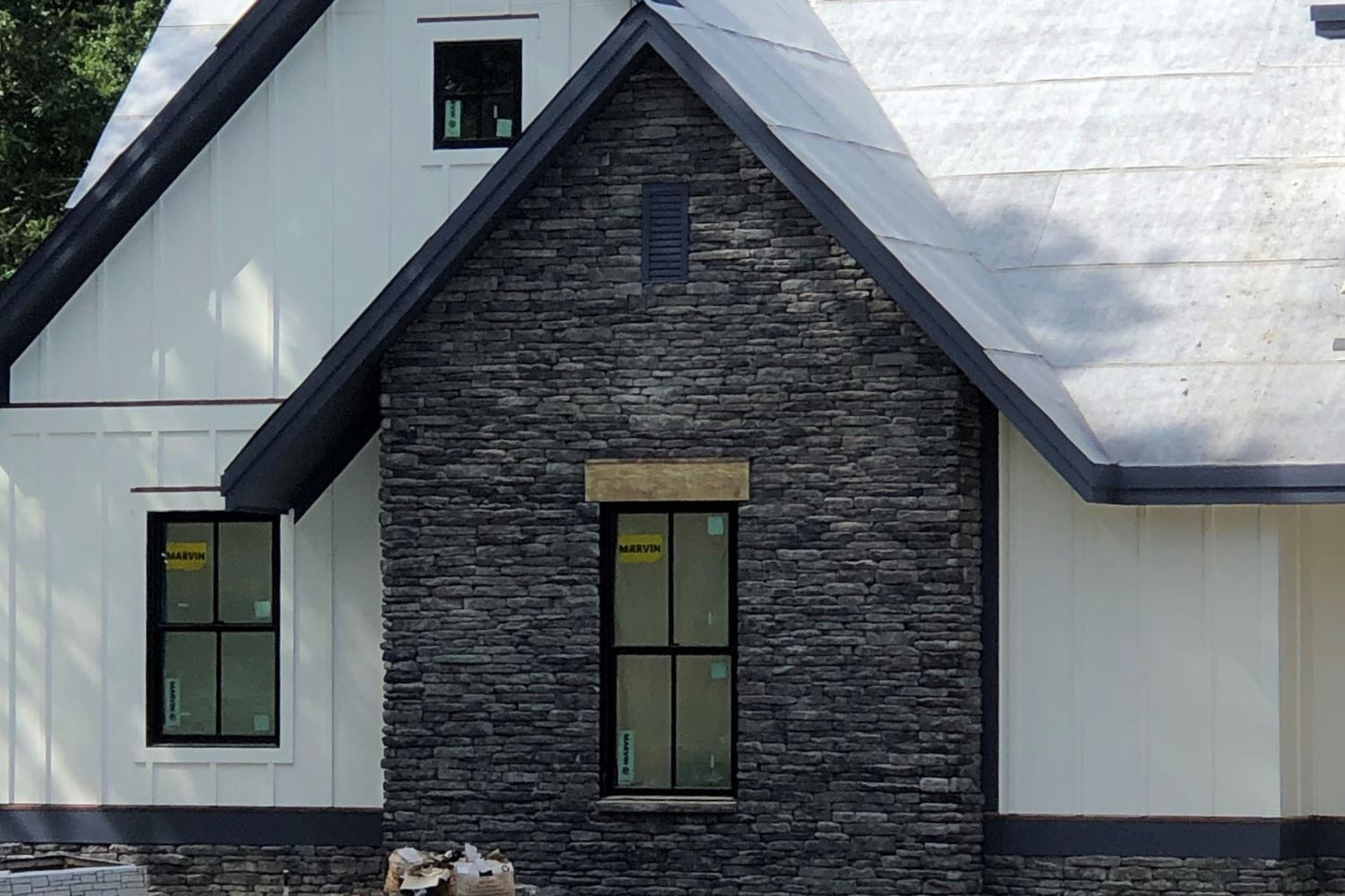 Stone Veneer - Ledge Stone Midnight - Mountain View Stone