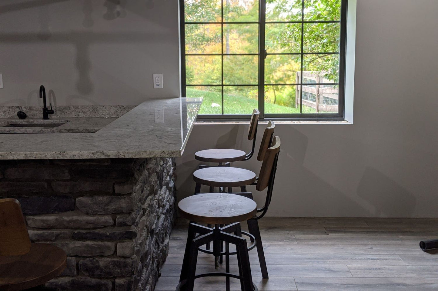 Stone Veneer - Ledge Stone Midnight - Mountain View Stone