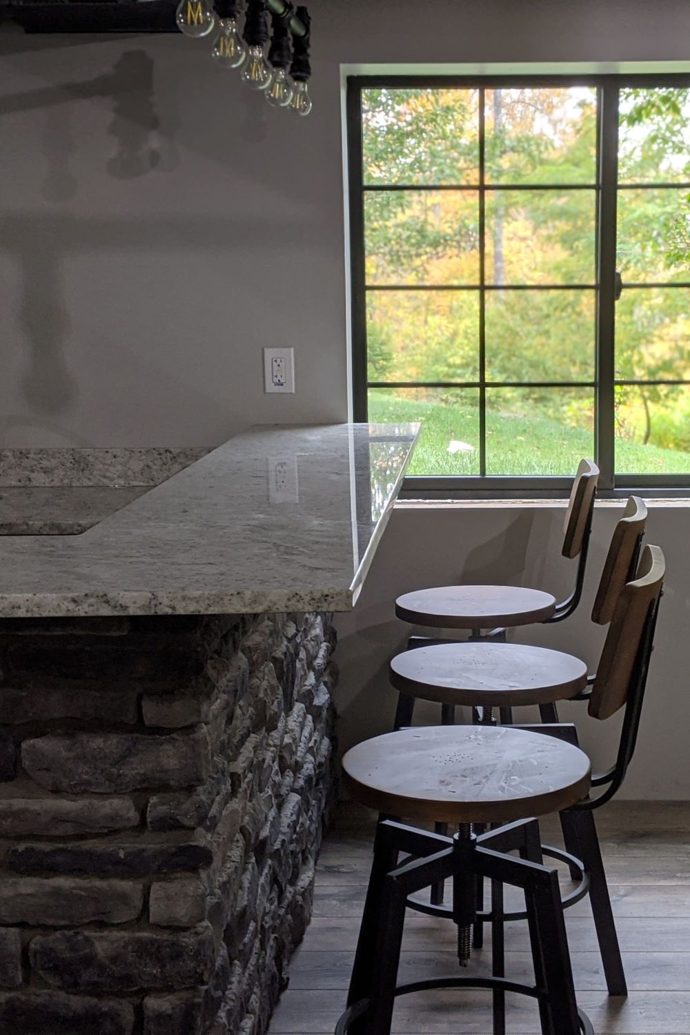 Stone Veneer - Ledge Stone Midnight - Mountain View Stone