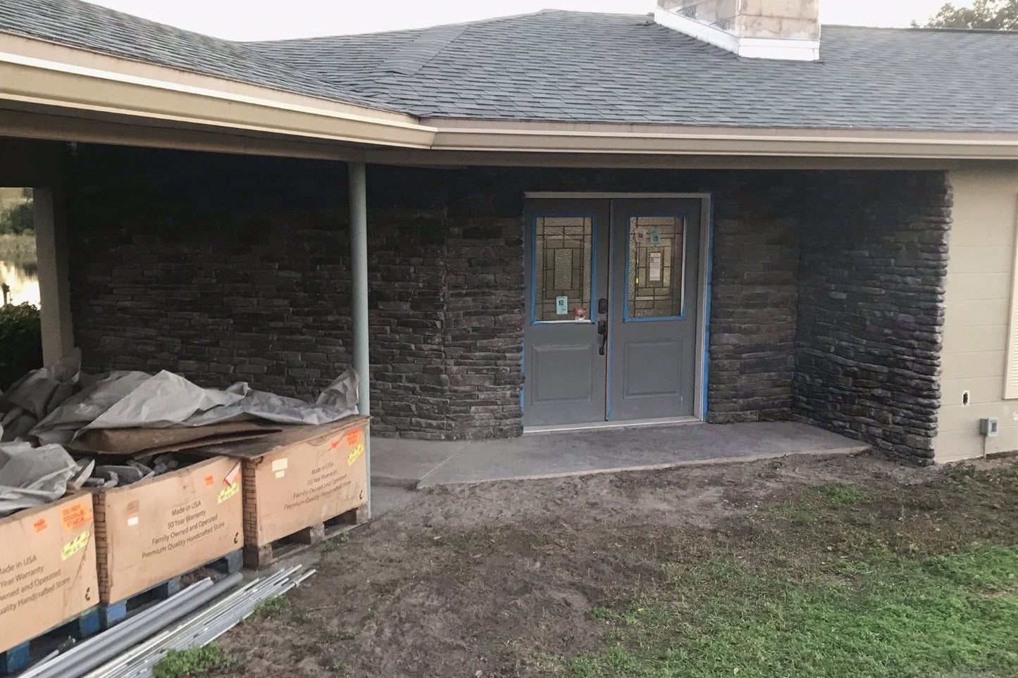 Stone Veneer - Ledge Stone Midnight - Mountain View Stone