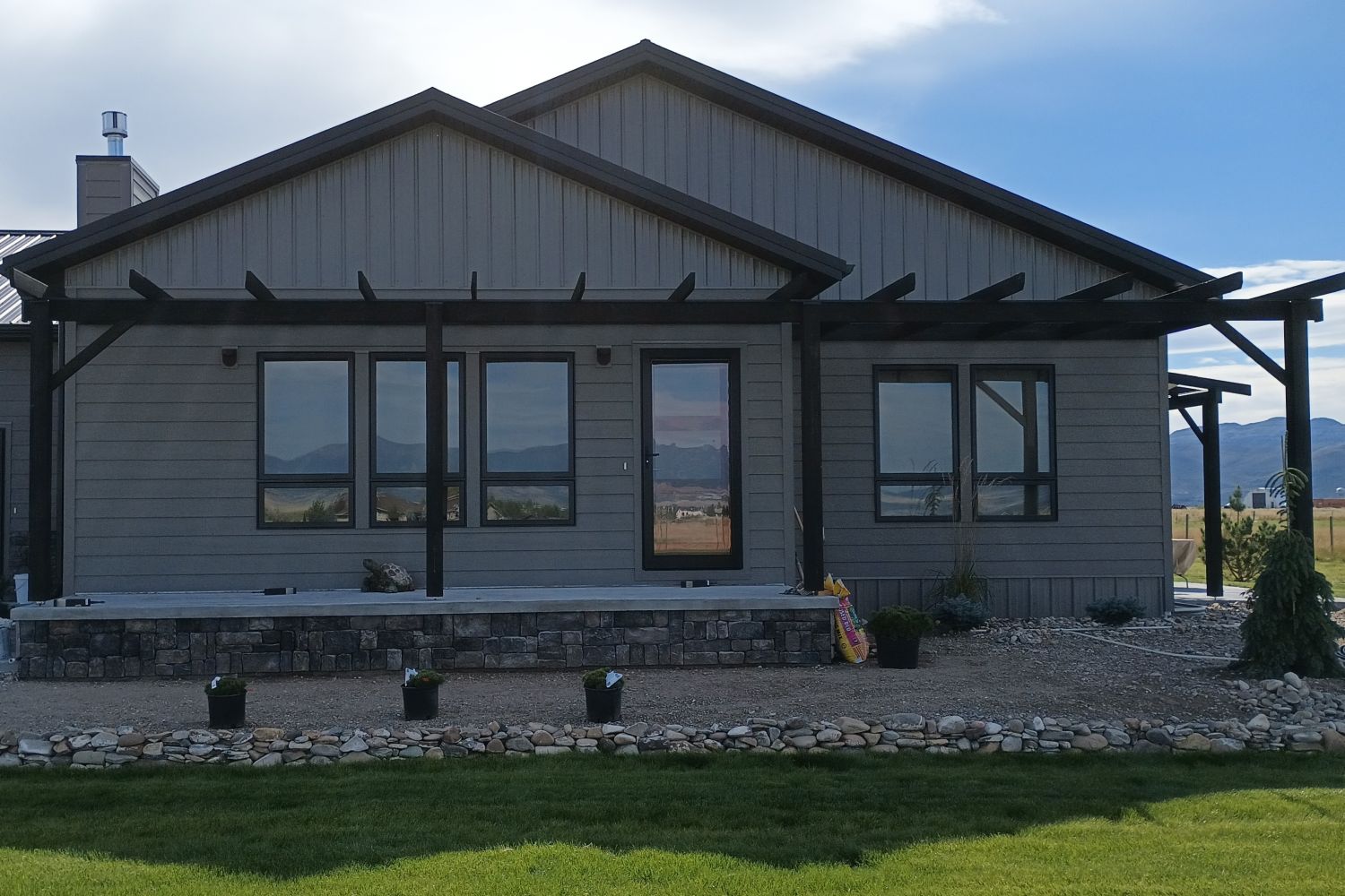 Stone Veneer - Lime Stone Midnight - Mountain View Stone