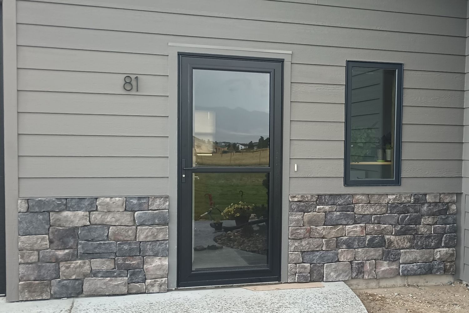 Stone Veneer - Lime Stone Midnight - Mountain View Stone
