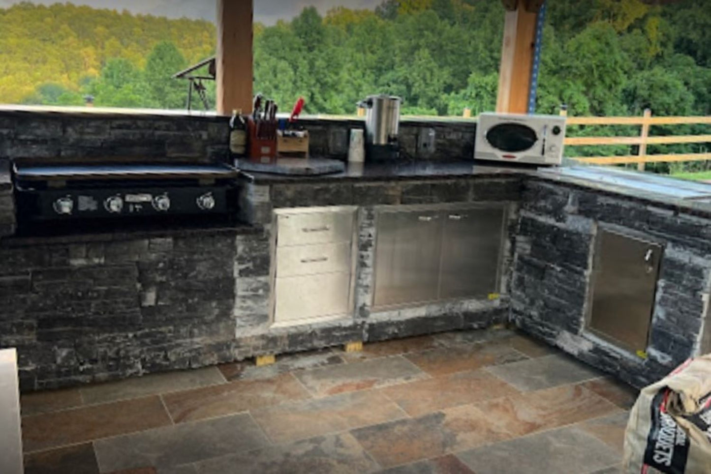 Stone Veneer - Ready Stack Stone Panel Black Forest - Mountain View Stone