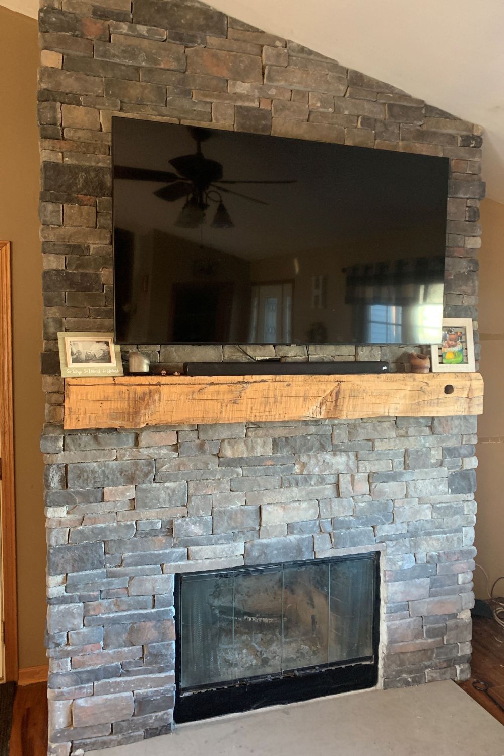 Stone Veneer - Stack Stone Midnight - Mountain View Stone