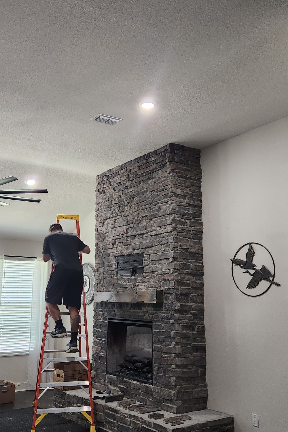 Stone Veneer - Stack Stone Midnight - Mountain View Stone