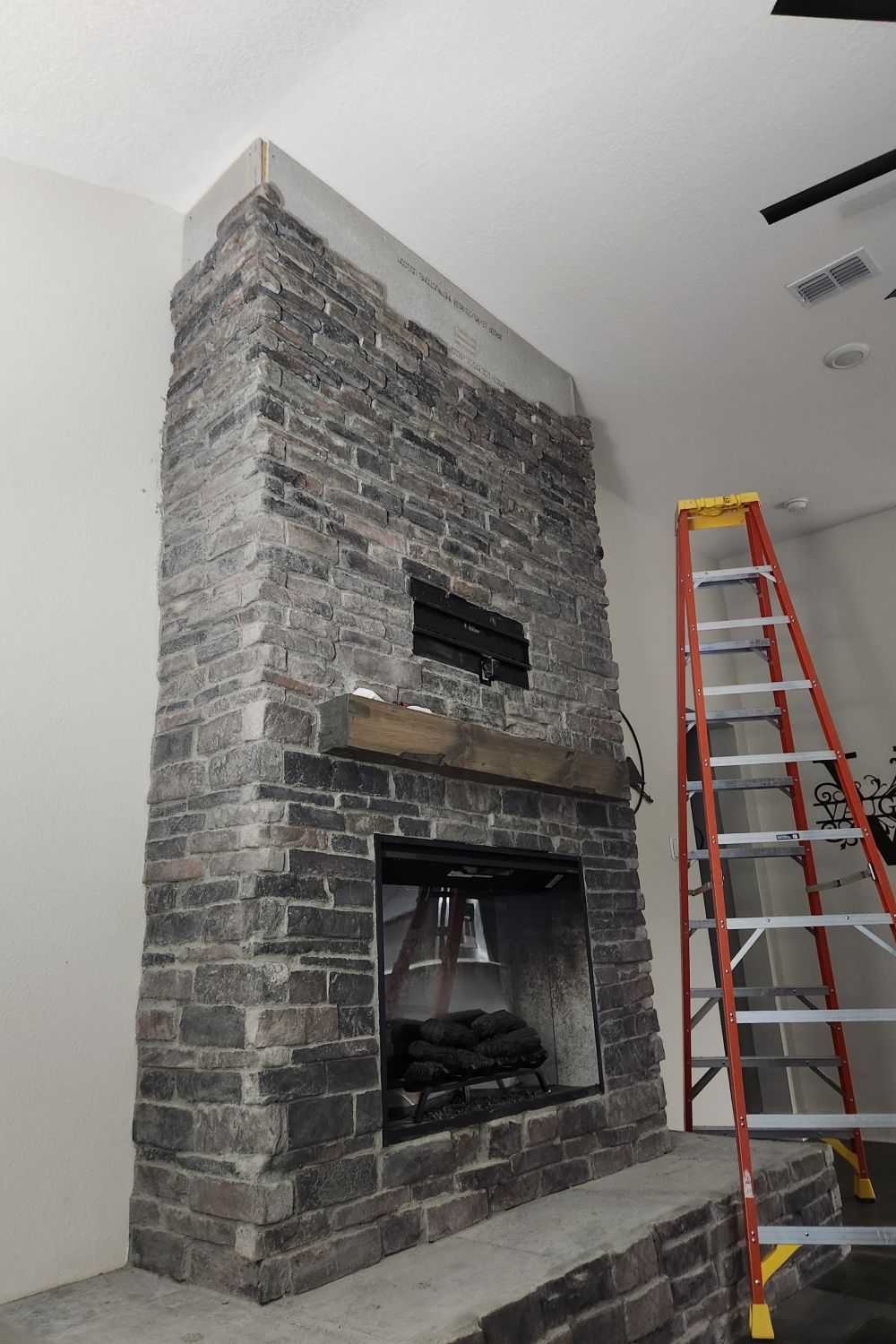 Stone Veneer - Stack Stone Midnight - Mountain View Stone