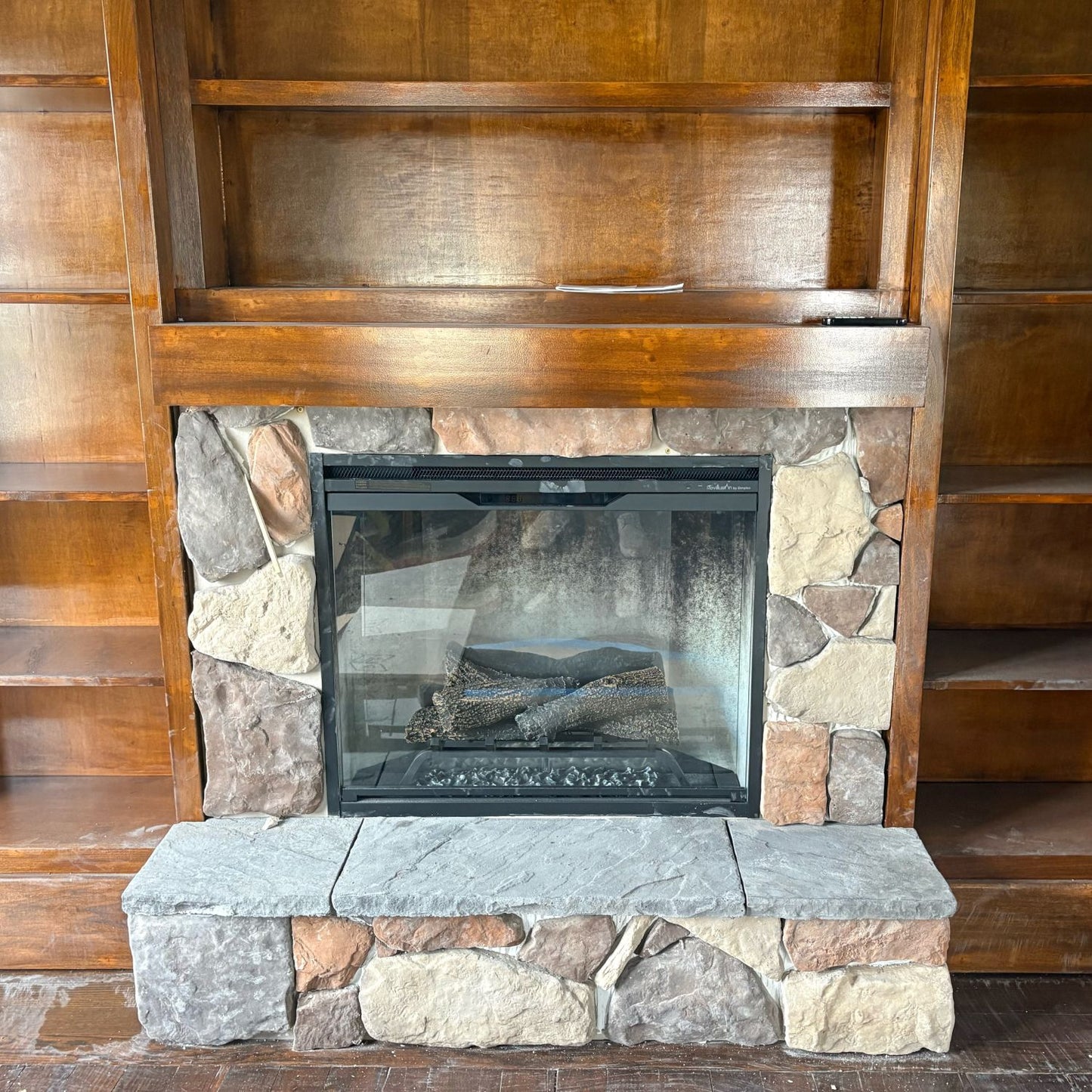 Stone Veneer - Capstone / Hearthstone Charcoal - Mountain View Stone