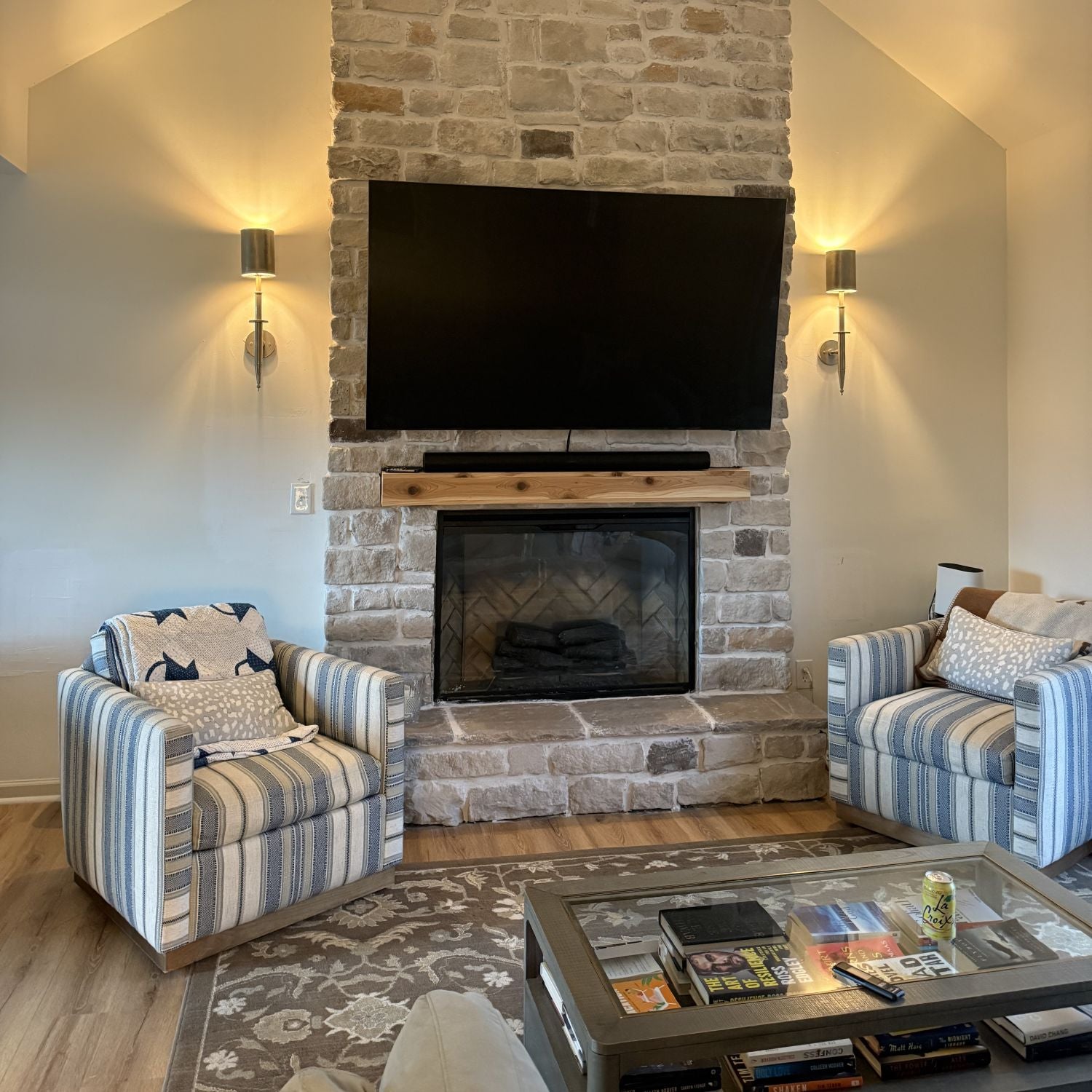 Stone Veneer - Capstone / Hearthstone Sandstone - Mountain View Stone