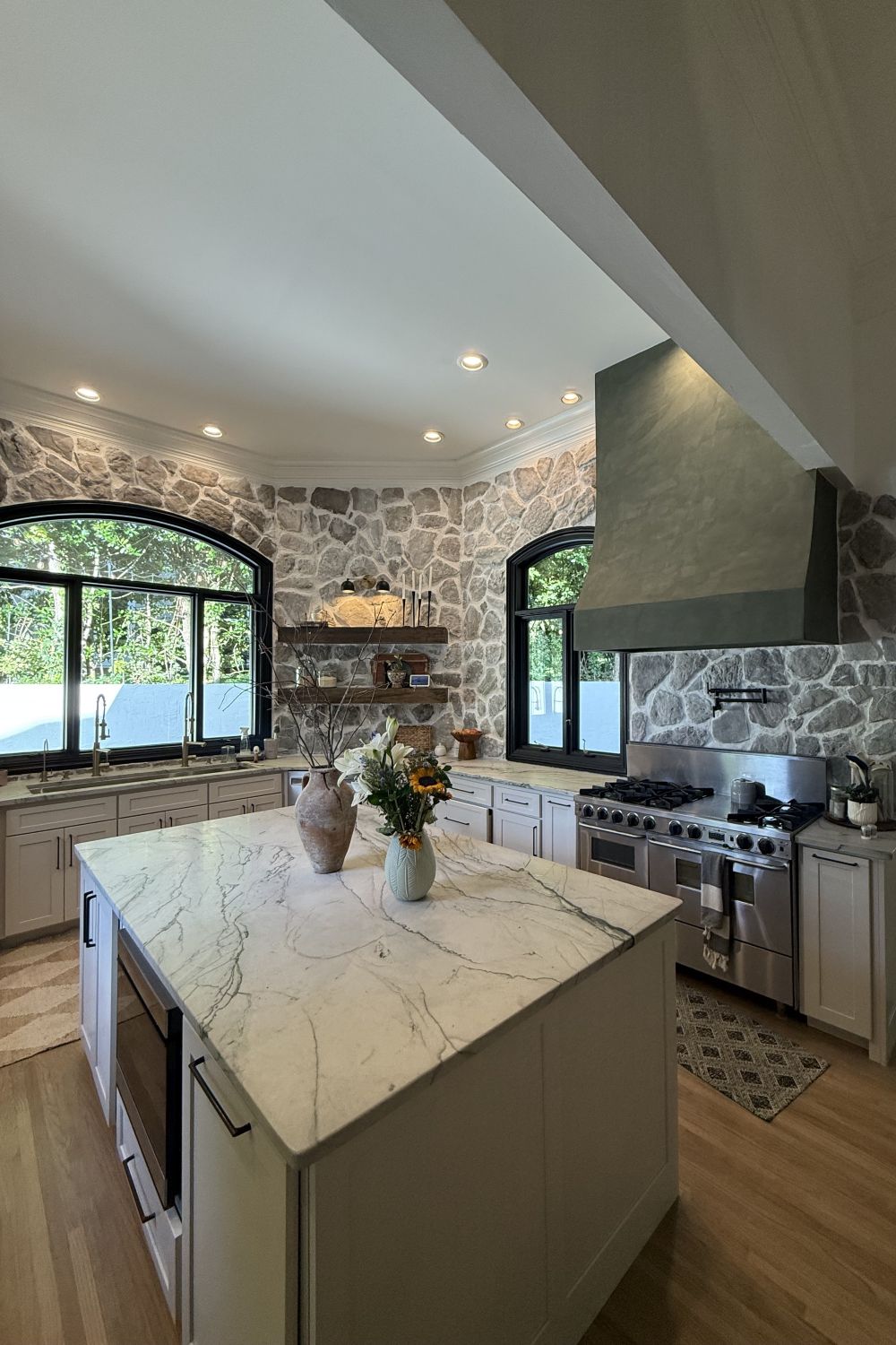 Stone Veneer - Field Stone Ash - Mountain View Stone