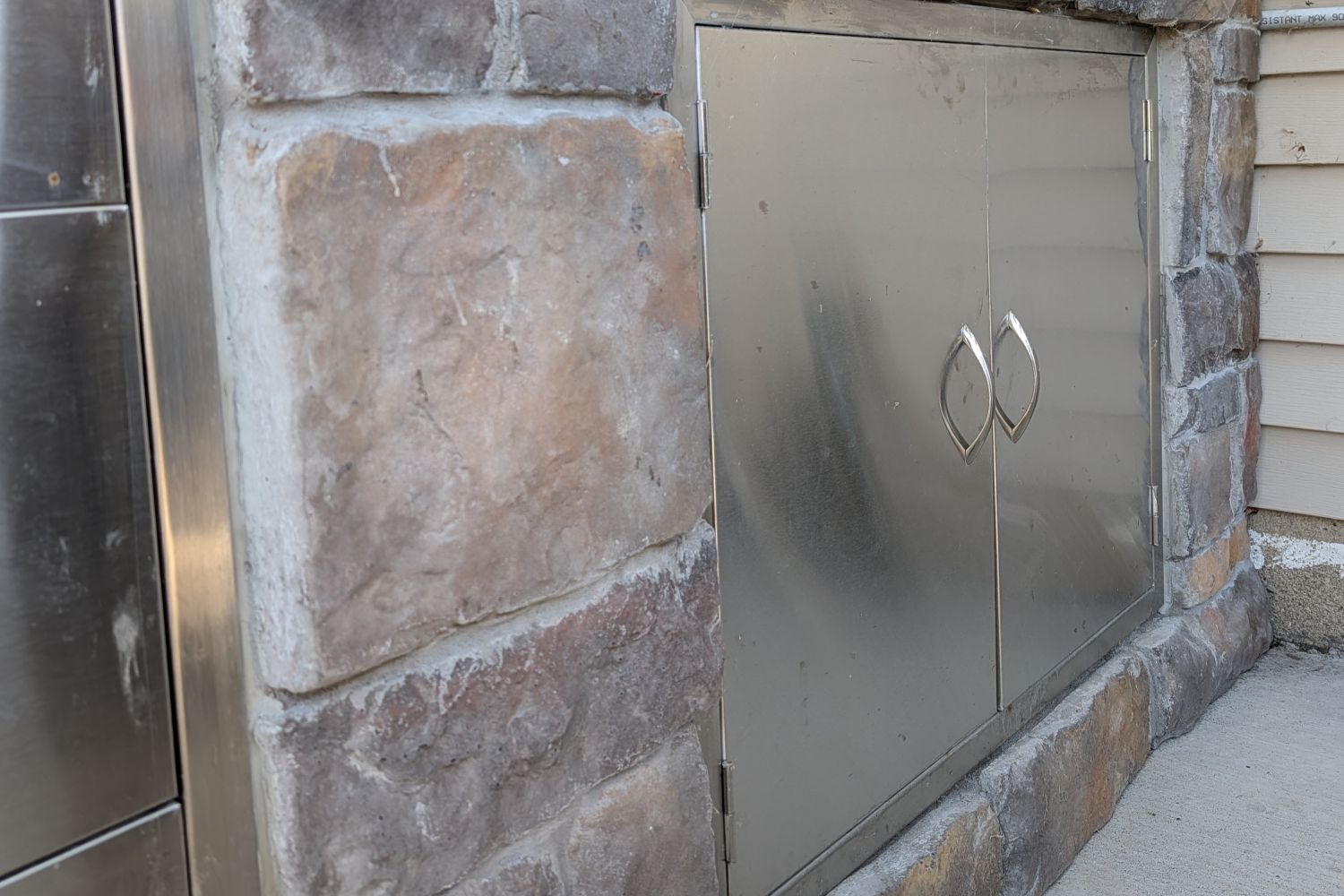 Stone Veneer - Hackett Stone Kona - Mountain View Stone