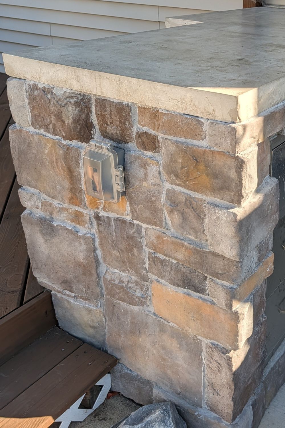 Stone Veneer - Hackett Stone Kona - Mountain View Stone