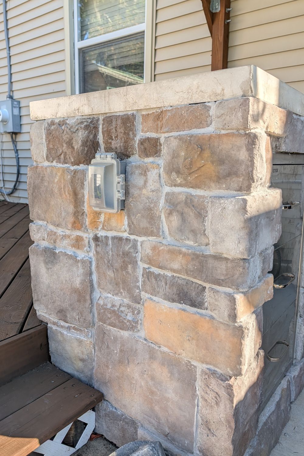Stone Veneer - Hackett Stone Kona - Mountain View Stone