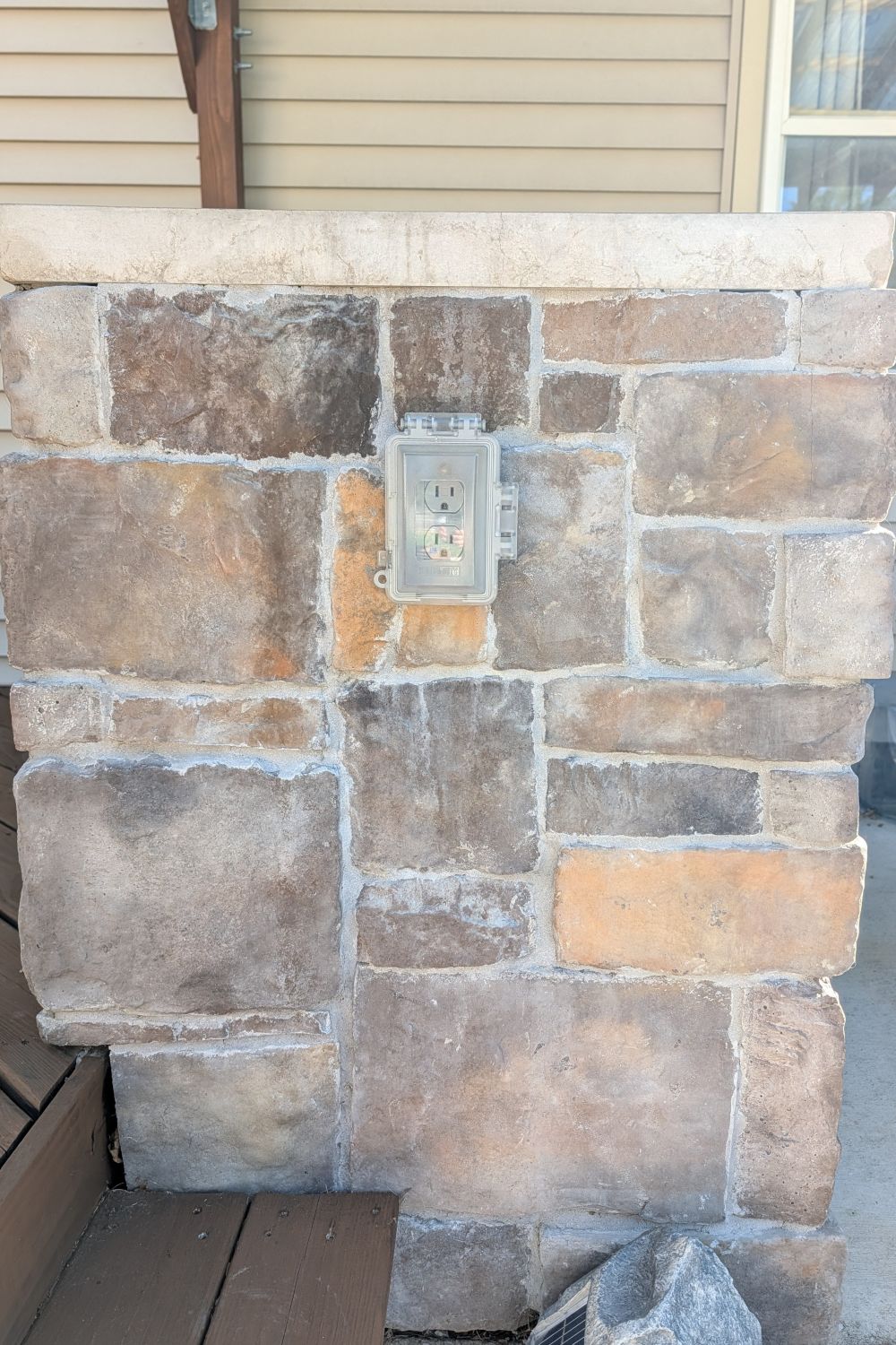 Stone Veneer - Hackett Stone Kona - Mountain View Stone