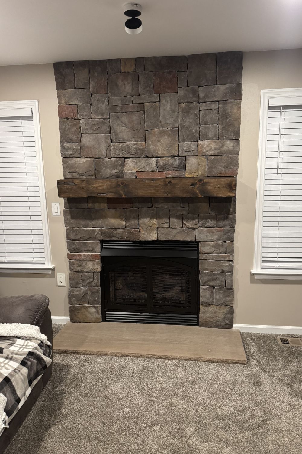 Stone Veneer - Hackett Stone Kona - Mountain View Stone