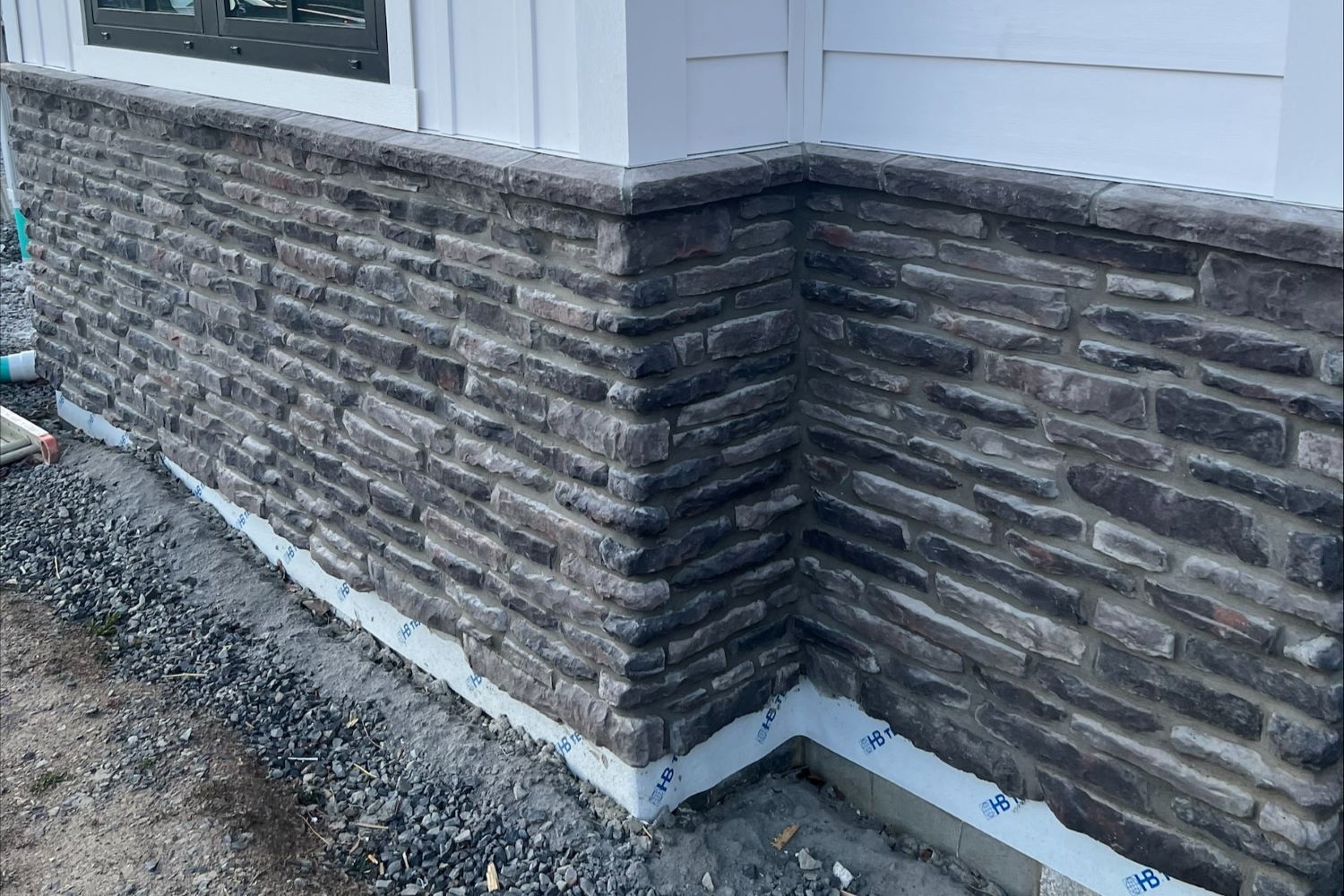 Stone Veneer - Ledge Stone Midnight - Mountain View Stone