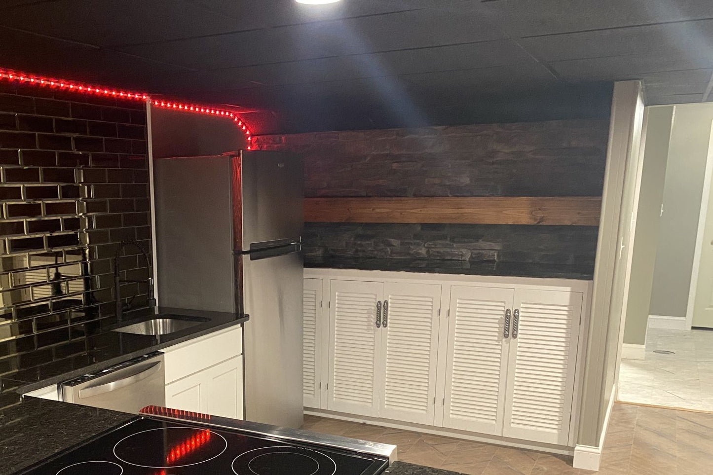 Stone Veneer - Ledge Stone Midnight - Mountain View Stone