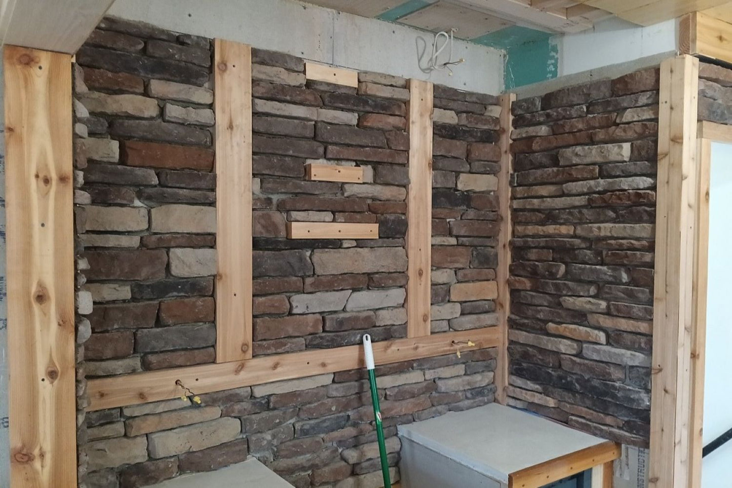 Stone Veneer - Ledge Stone Rustic - Mountain View Stone