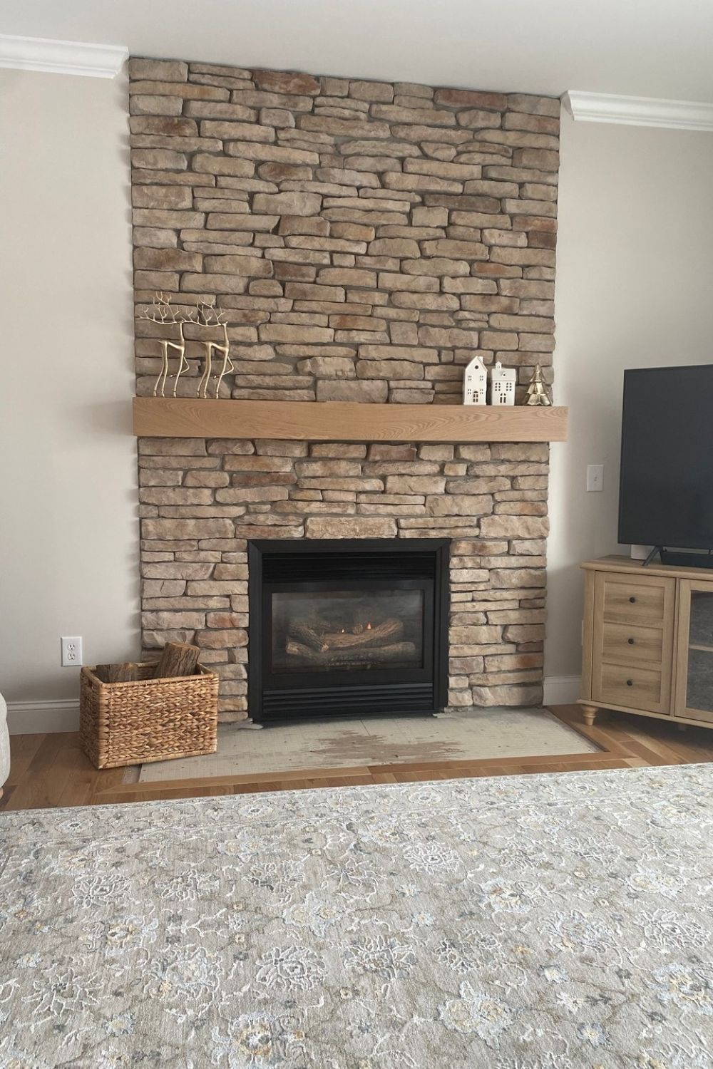 white stoneページ Aq Stone Veneer - Ledge Stone White Oak - Mountain View Stone