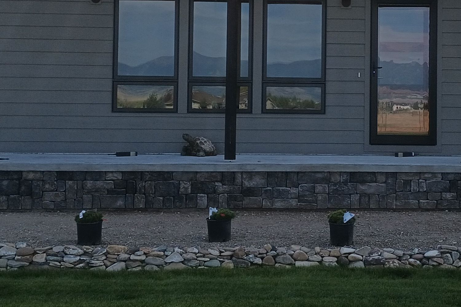 Stone Veneer - Lime Stone Midnight - Mountain View Stone