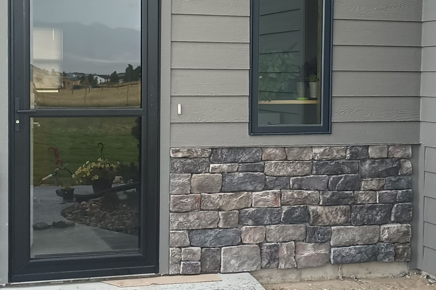 Stone Veneer - Lime Stone Midnight - Mountain View Stone