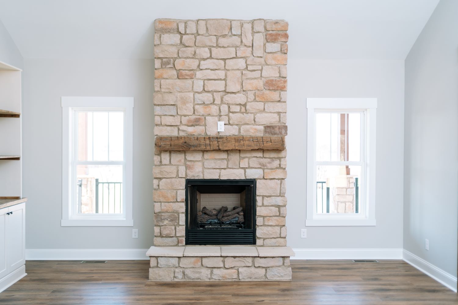 Stone Veneer - Lime Stone White Oak - Mountain View Stone