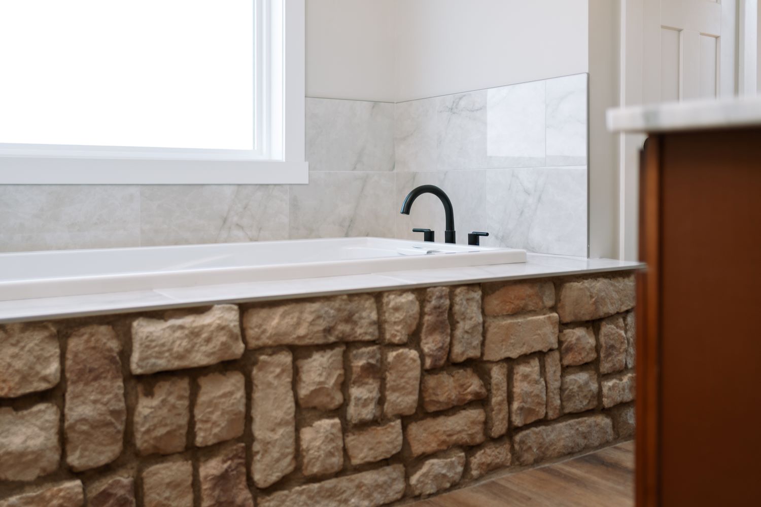 Stone Veneer - Lime Stone White Oak - Mountain View Stone