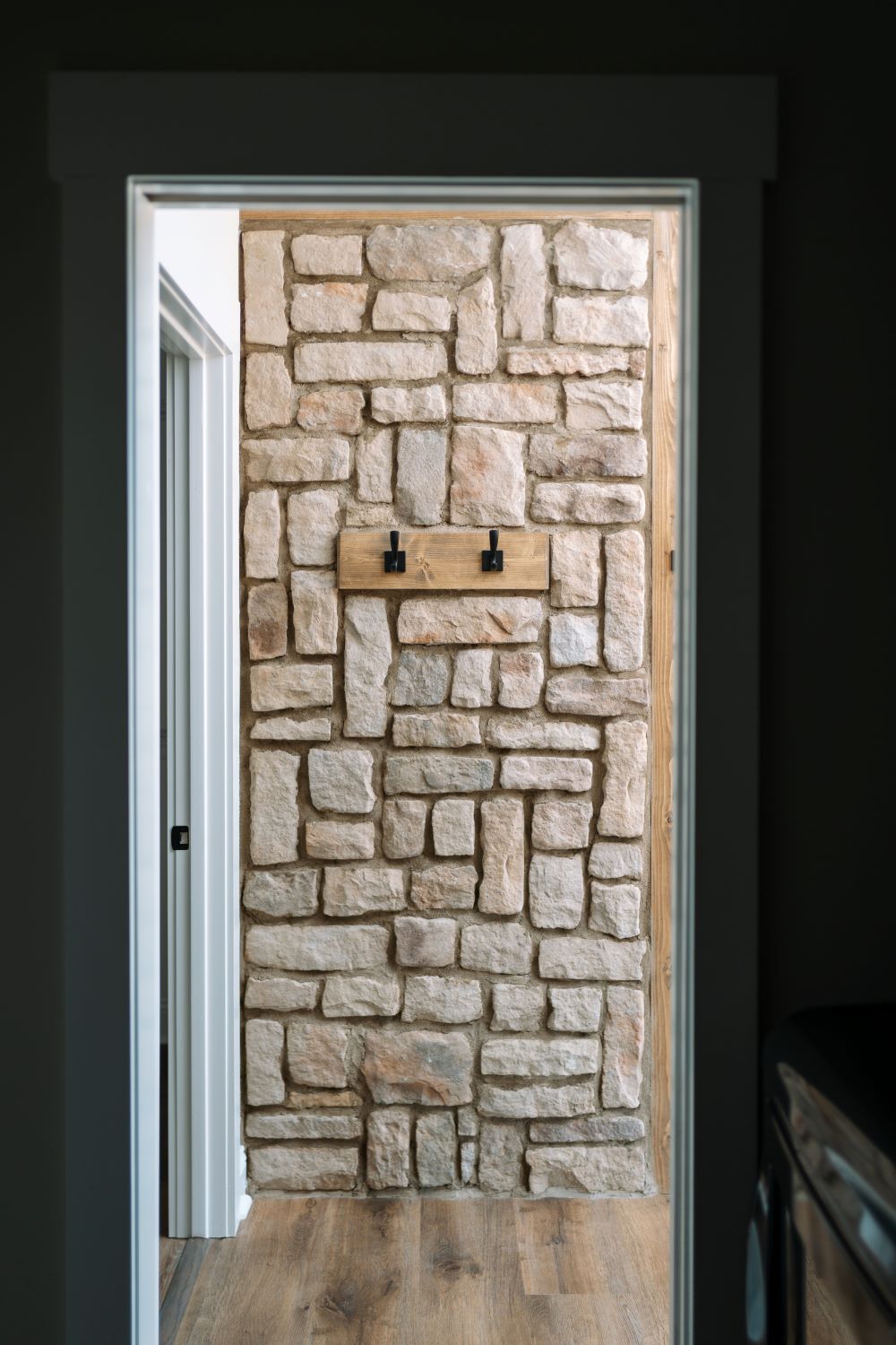 Stone Veneer - Lime Stone White Oak - Mountain View Stone