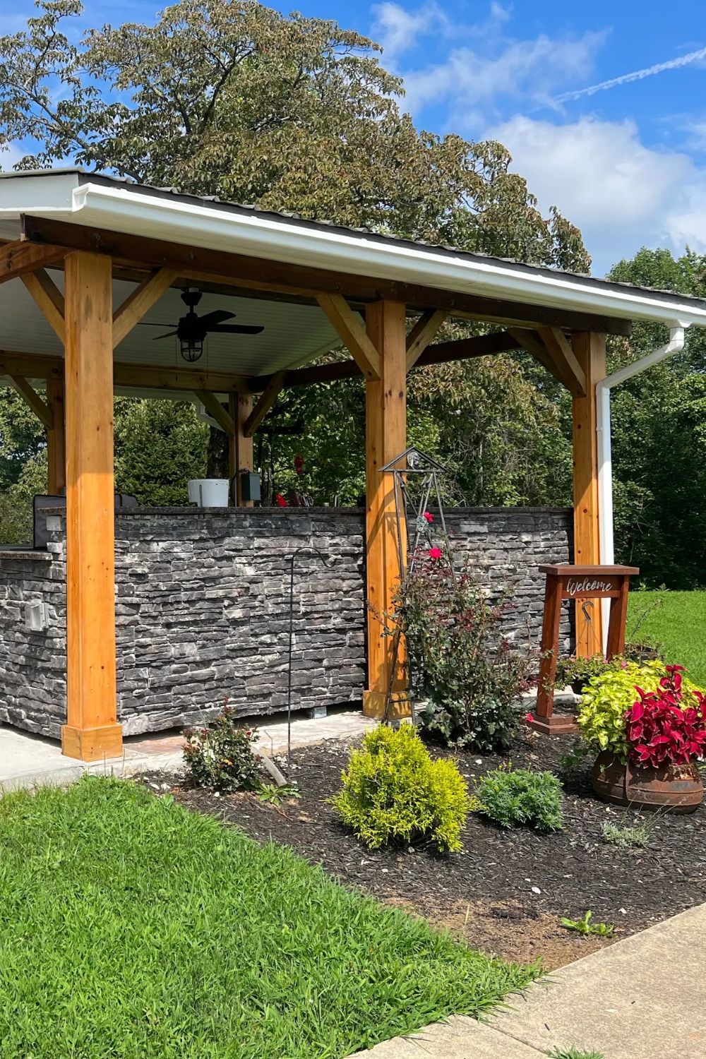 Stone Veneer Panels - Ready Stacked Stone Black Forest - Mountain