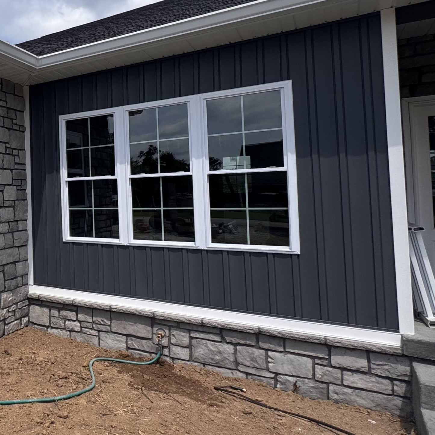 Stone Veneer Accessories - Sill Smoke - Mountain View Stone