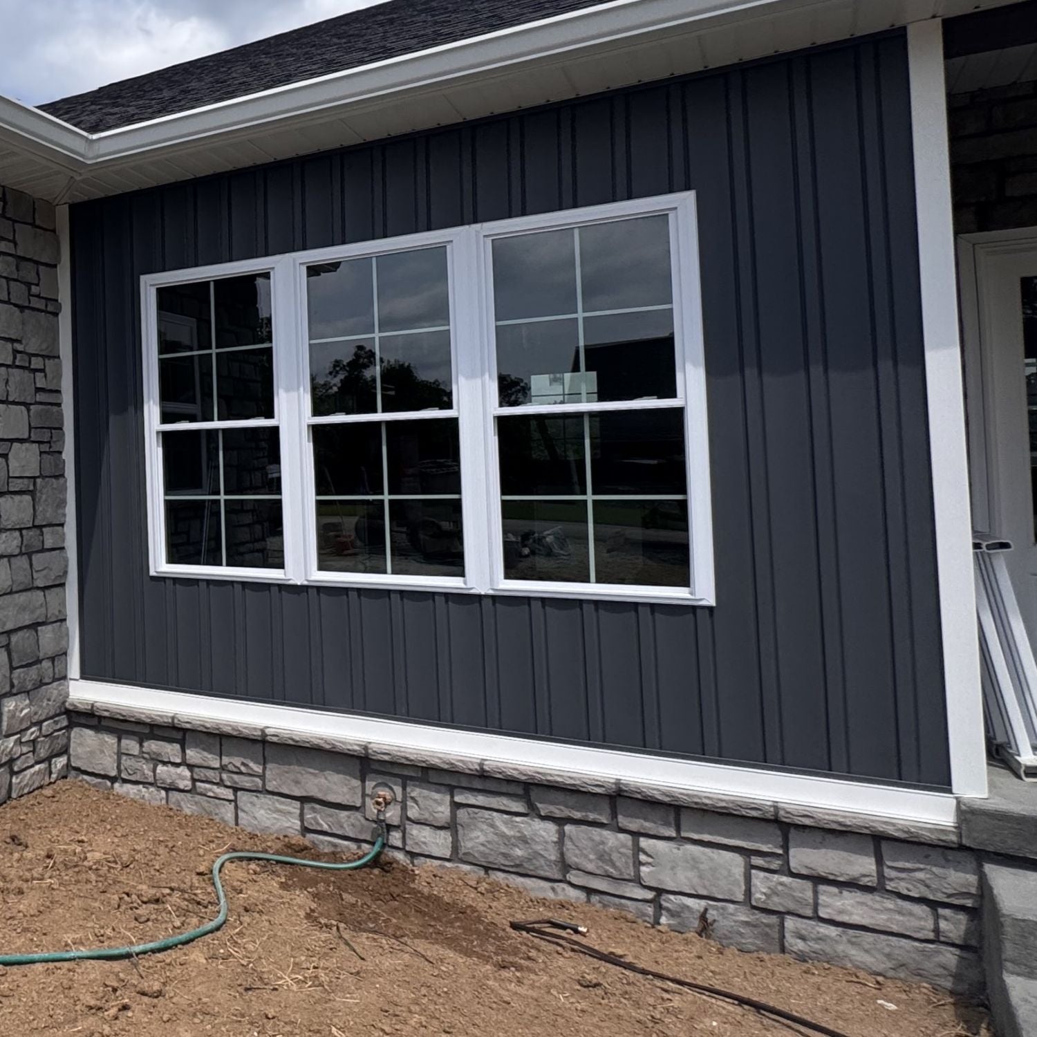 Stone Veneer Accessories - Sill Smoke - Mountain View Stone