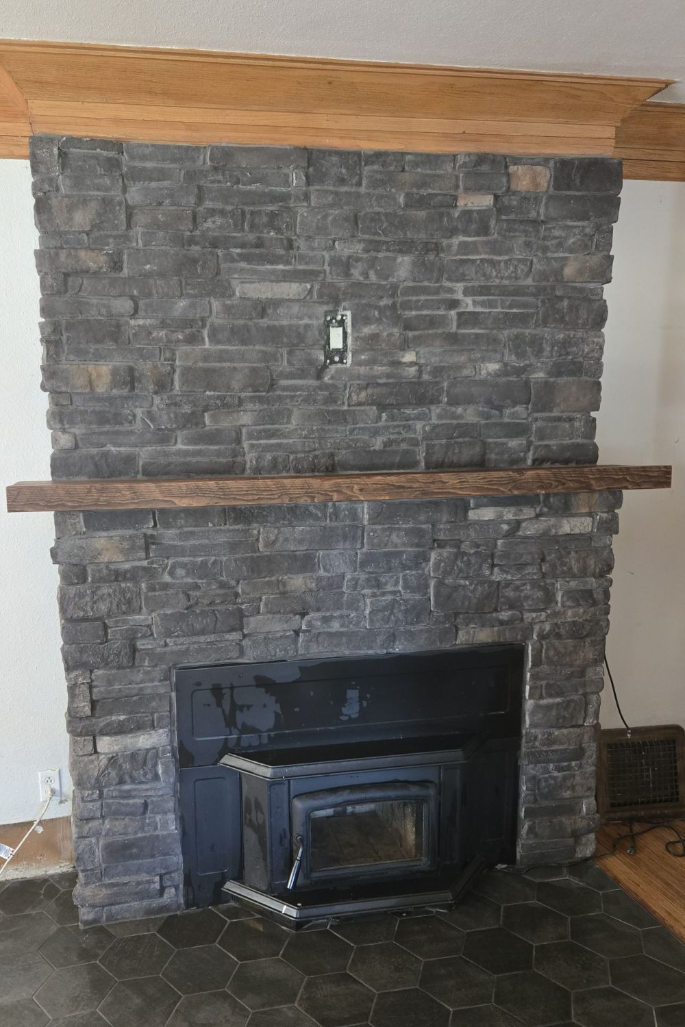 Stone Veneer - Stack Stone Black Forest - Mountain View Stone