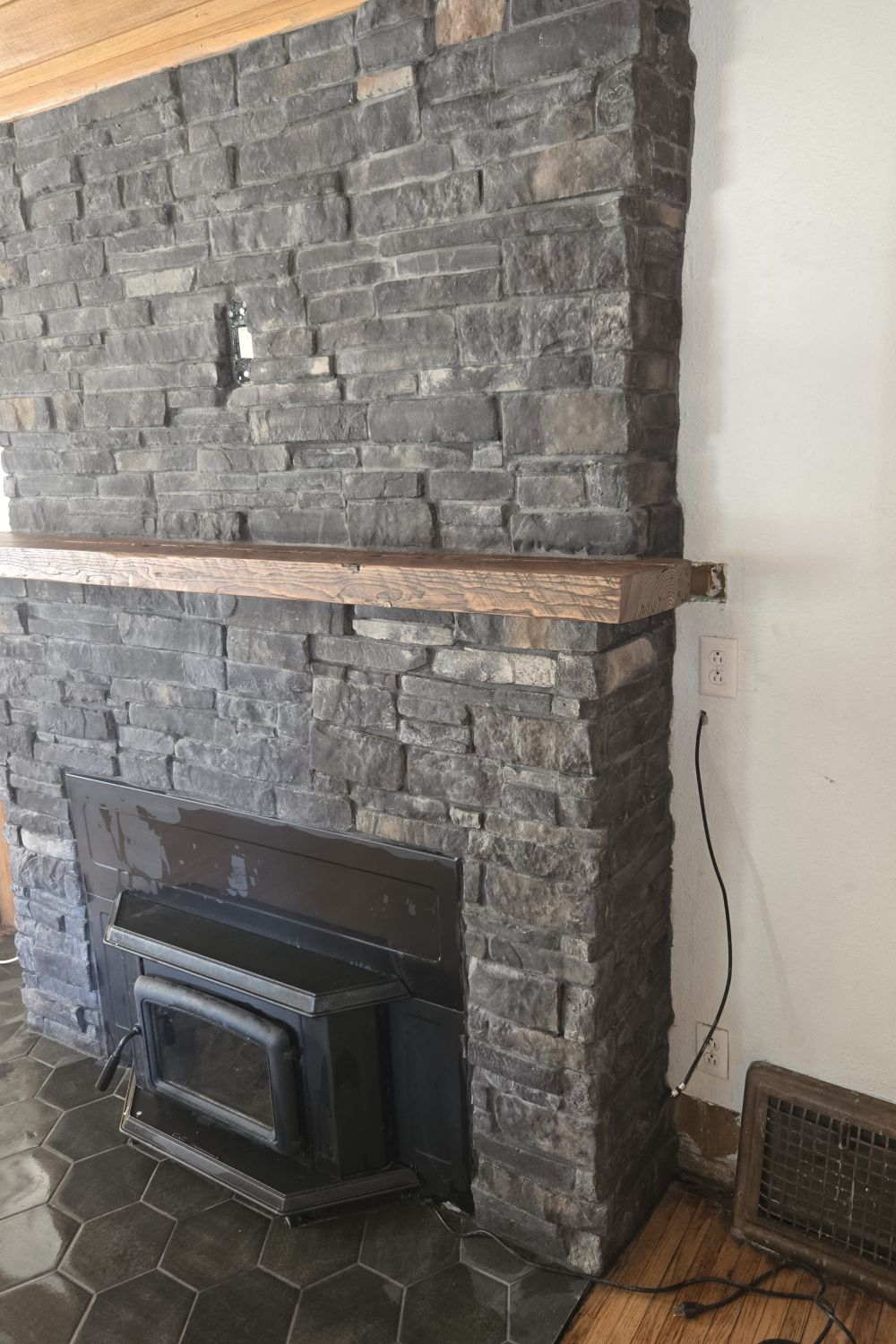 Stone Veneer - Stack Stone Black Forest - Mountain View Stone