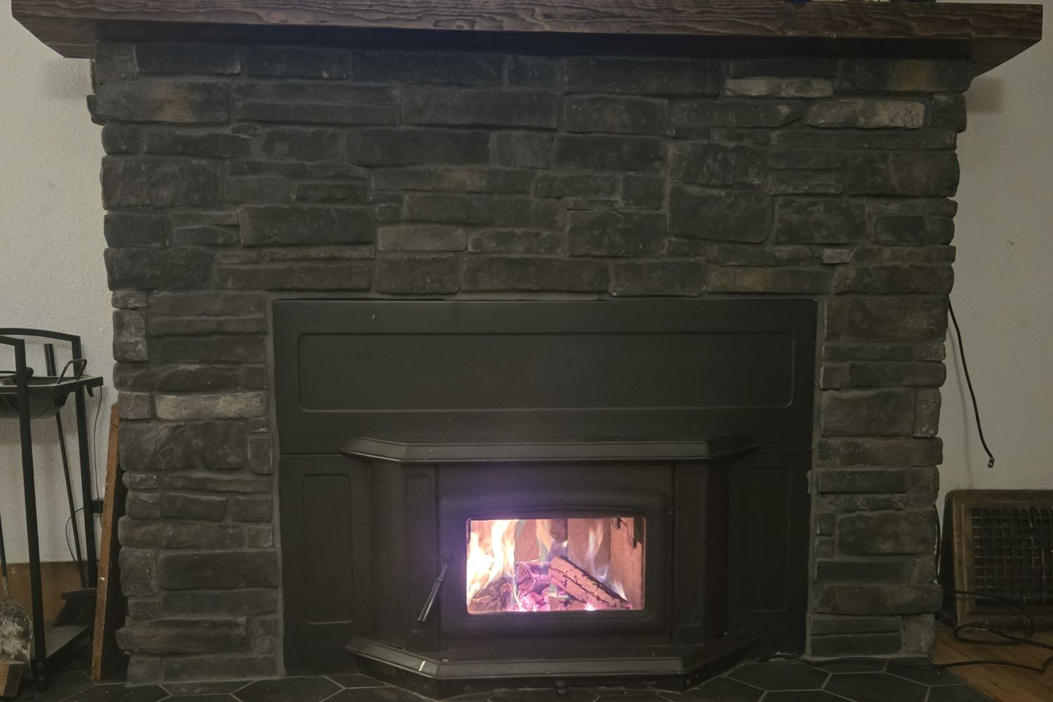 Stone Veneer - Stack Stone Black Forest - Mountain View Stone