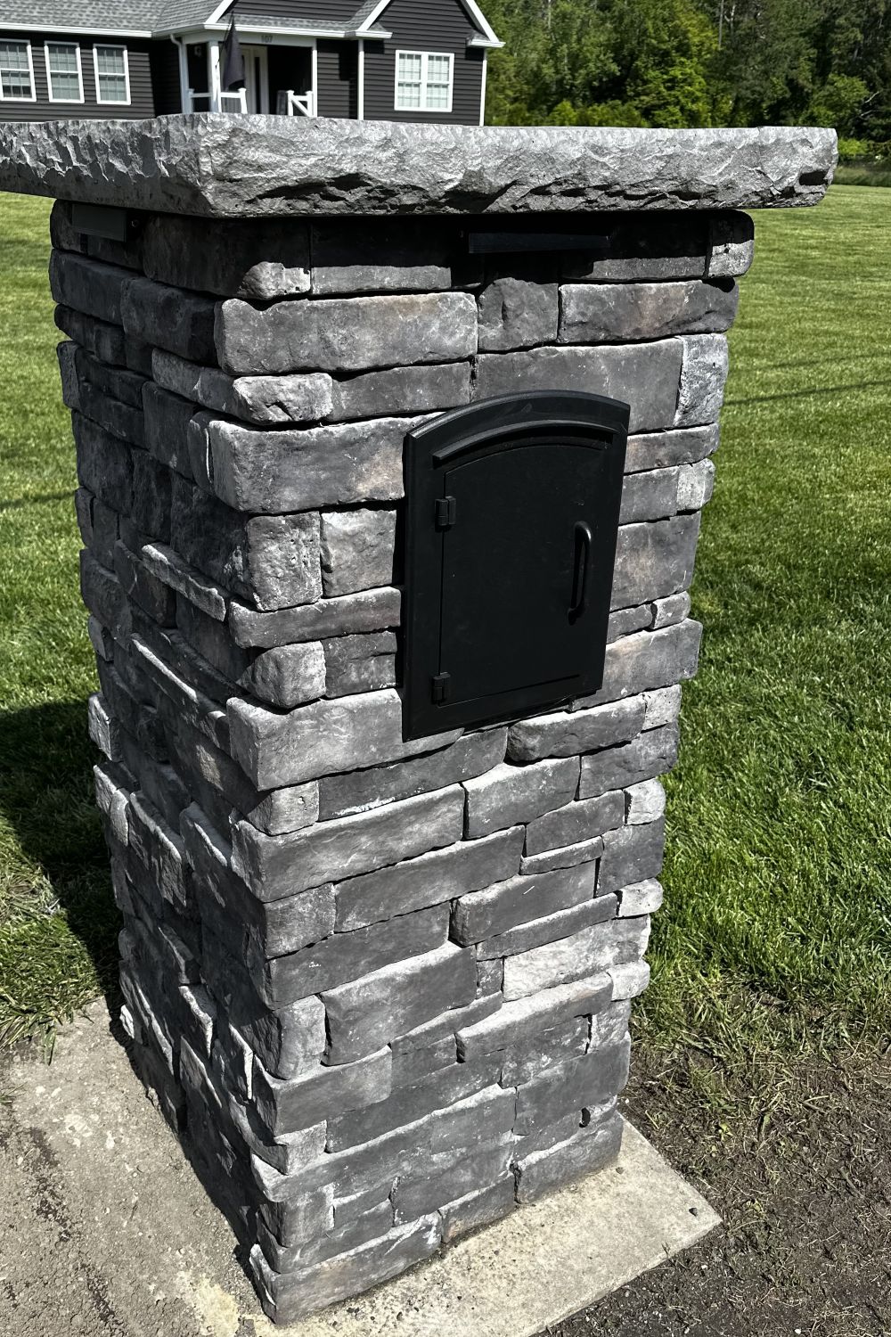 Quick Ship Stone Veneer - Stack Stone Black Forest - Mountain View