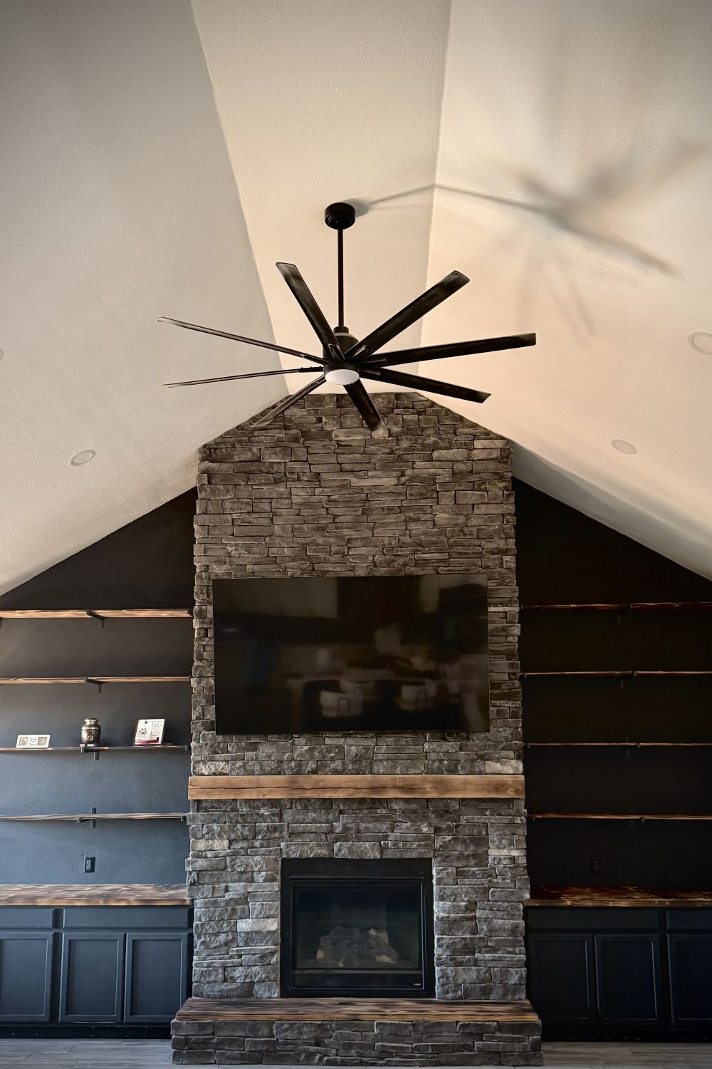 Stone Veneer - Stack Stone Black Forest - Mountain View Stone