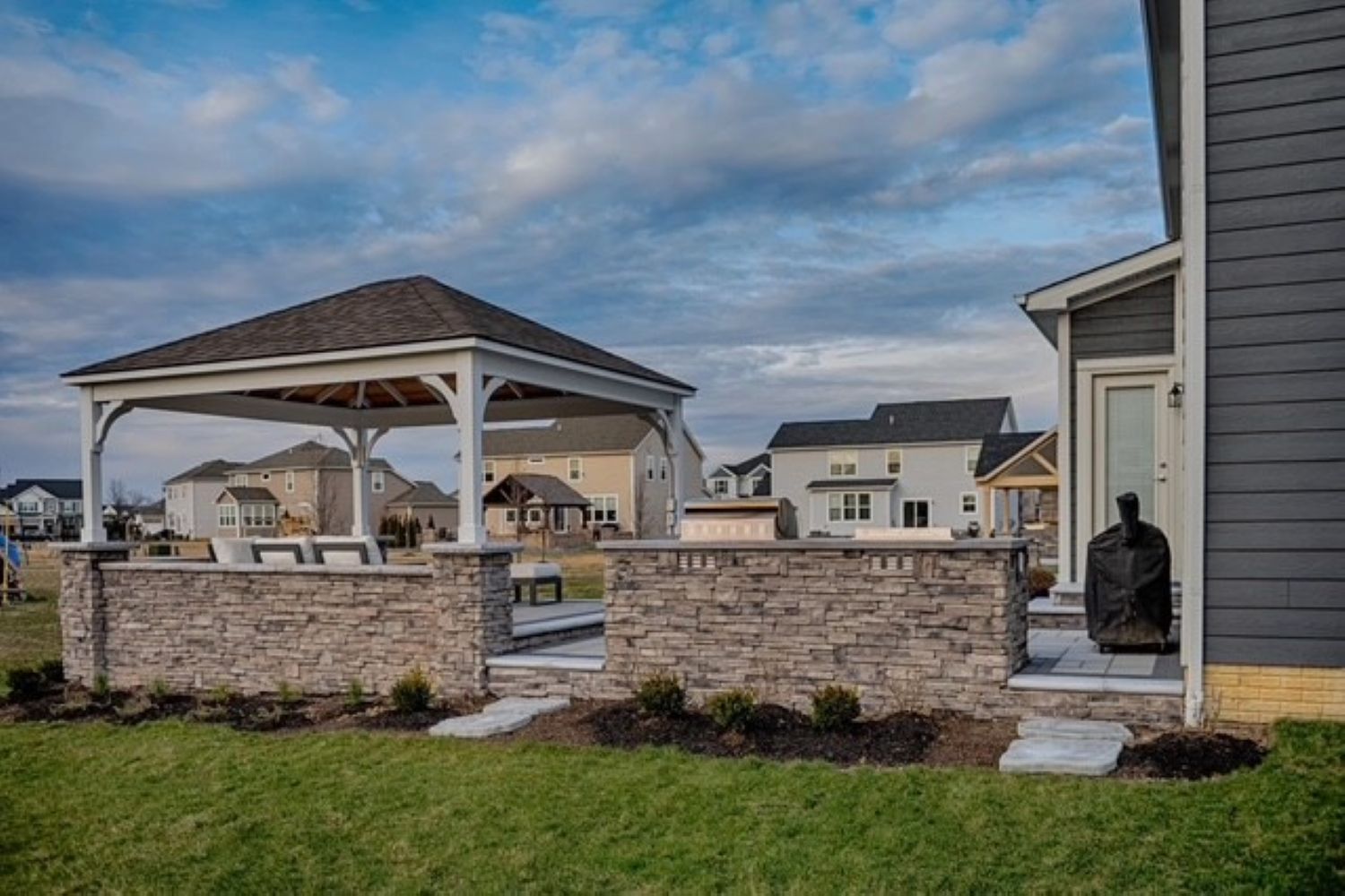 Stone Veneer - Stack Stone Cool Gray - Mountain View Stone