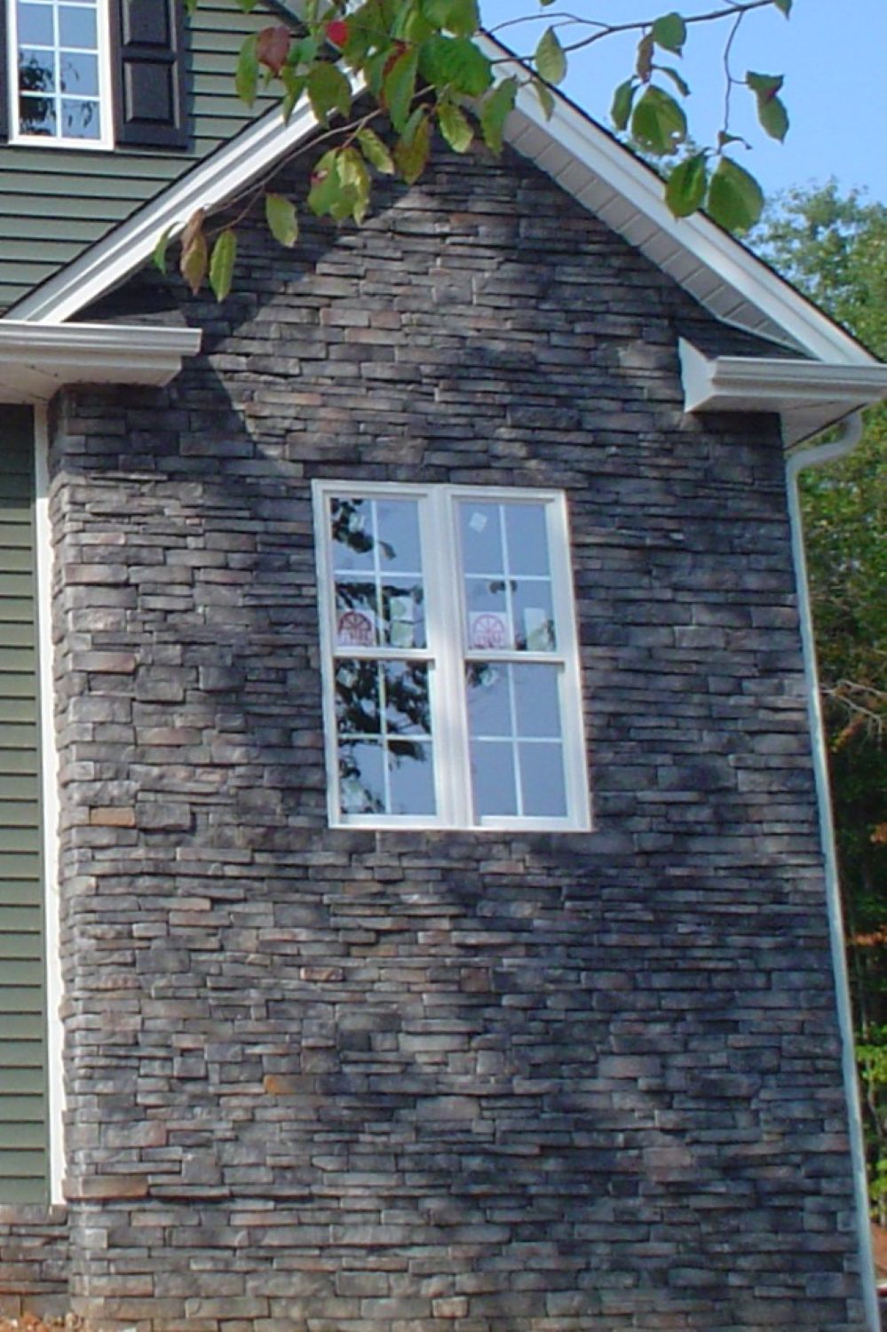 Stone Veneer - Stack Stone Midnight - Mountain View Stone