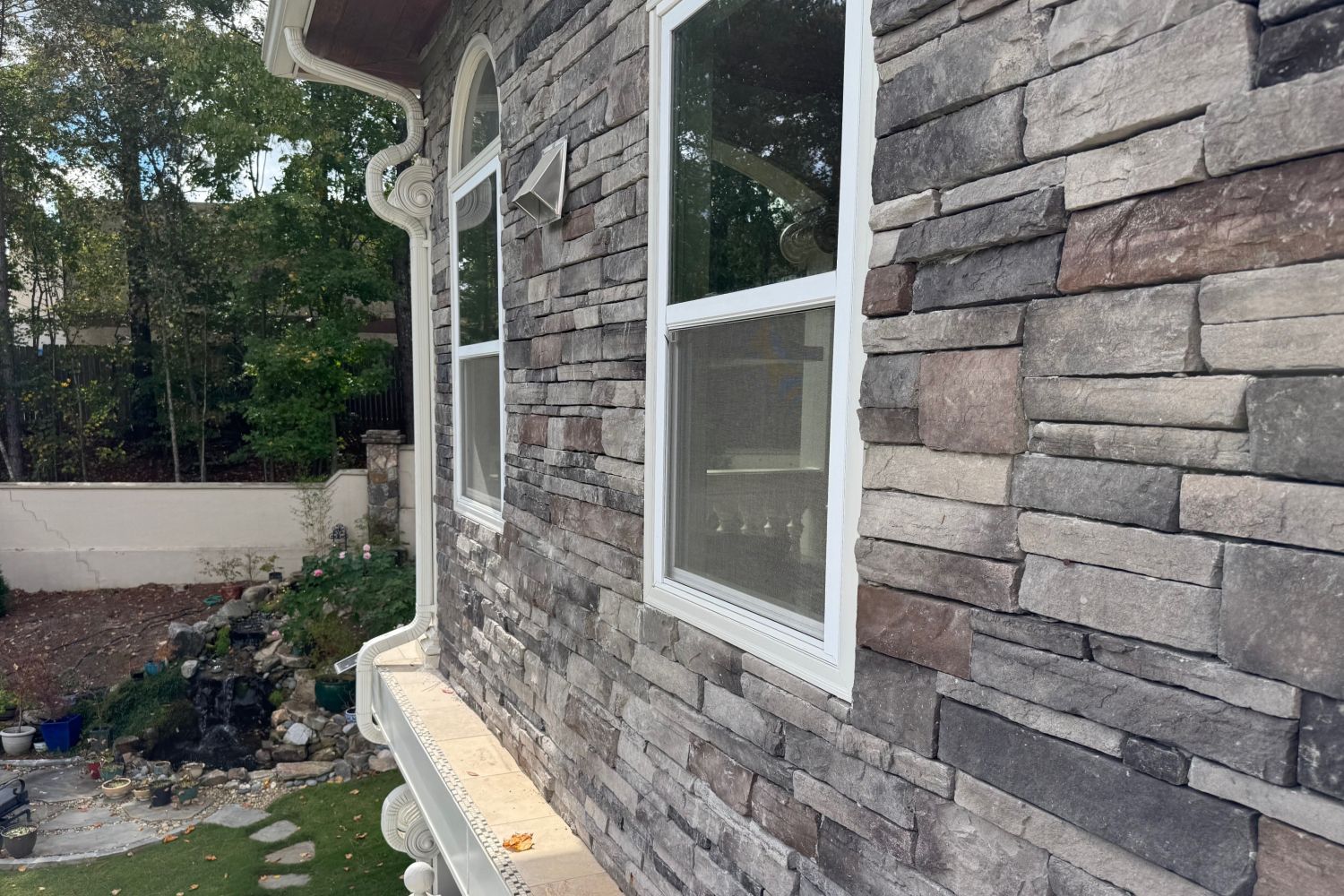 Stone Veneer - Stack Stone Midnight - Mountain View Stone