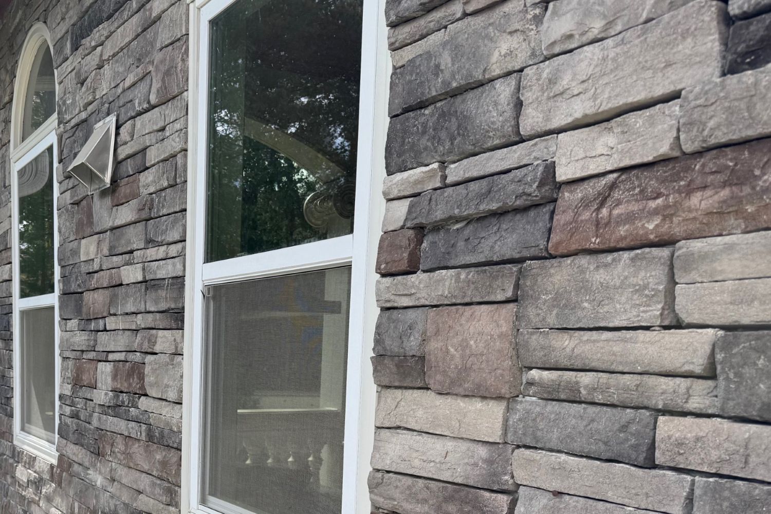 Stone Veneer - Stack Stone Midnight - Mountain View Stone