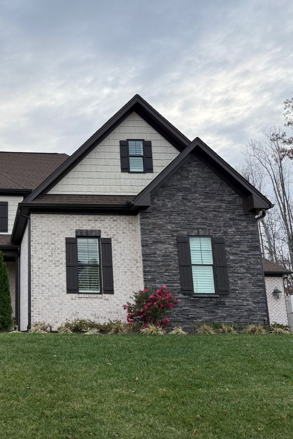 Stone Veneer - Stack Stone Midnight - Mountain View Stone