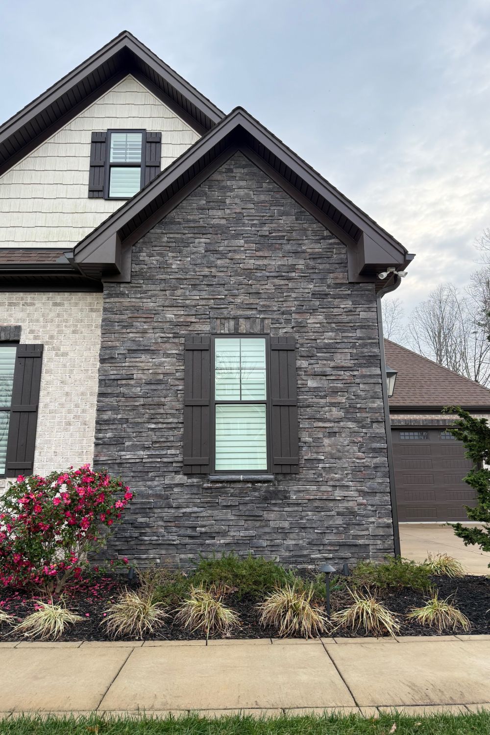 Stone Veneer - Stack Stone Midnight - Mountain View Stone