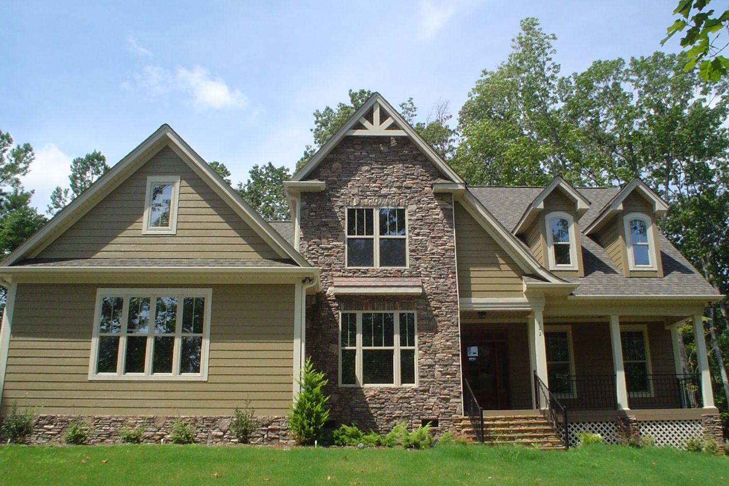 Stone Veneer - Field Stone Mossy Creek & Ledge Stone Mossy Creek Blend - Mountain View Stone